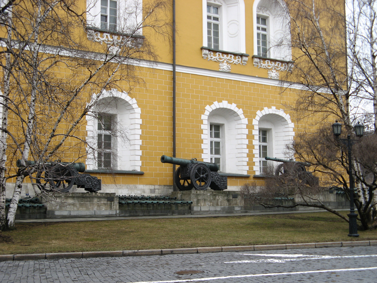 Kremlin, Kremlin: Arsenal Some of 800 captured Napeolonic canon.