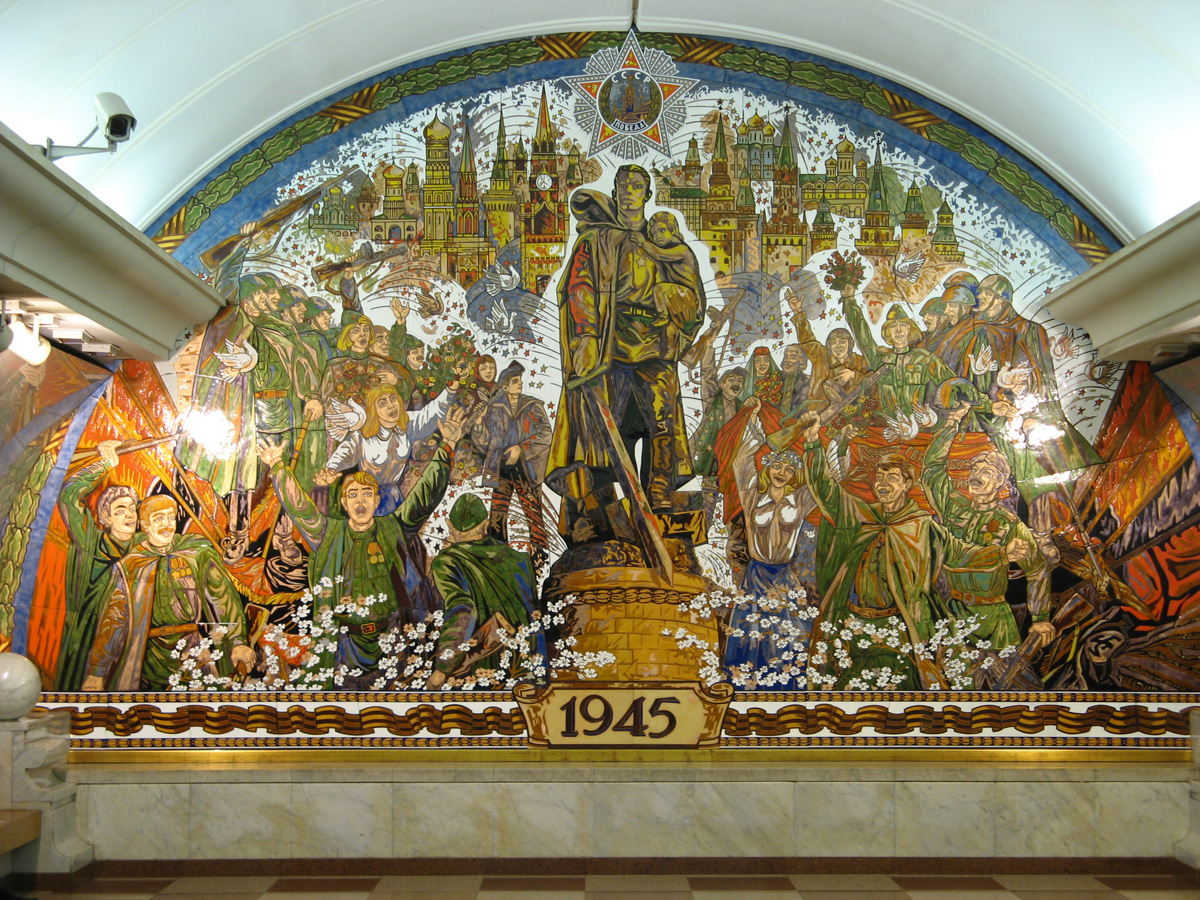 WWII Museum, Victory Park Metro Station