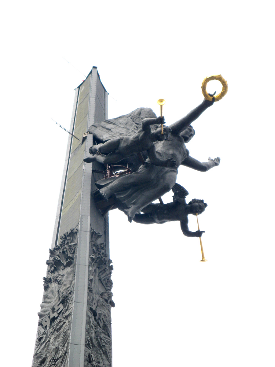 WWII Museum, Precarious Angels Proclaim Victory