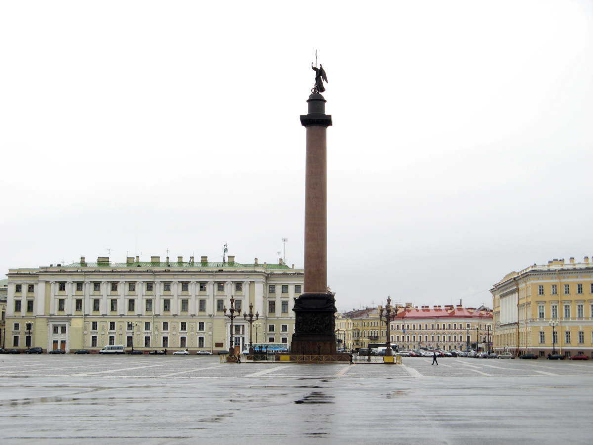 St Petersburg, Palace Square: Alexander Column