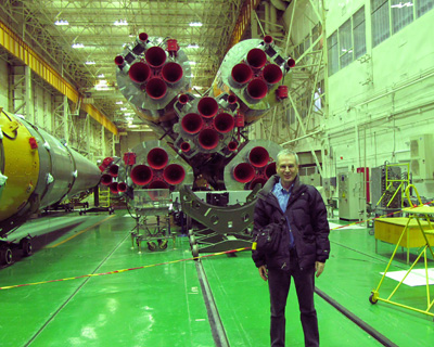 Scotsman with assembled Soyuz., Soyuz VAB, Baikonur 2010