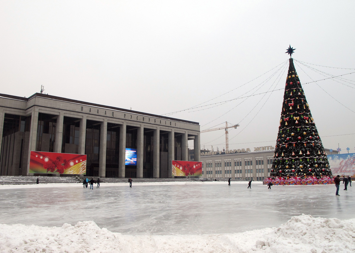Minsk, Oktybrskaya square Traditional protest site, currently an ice rink.