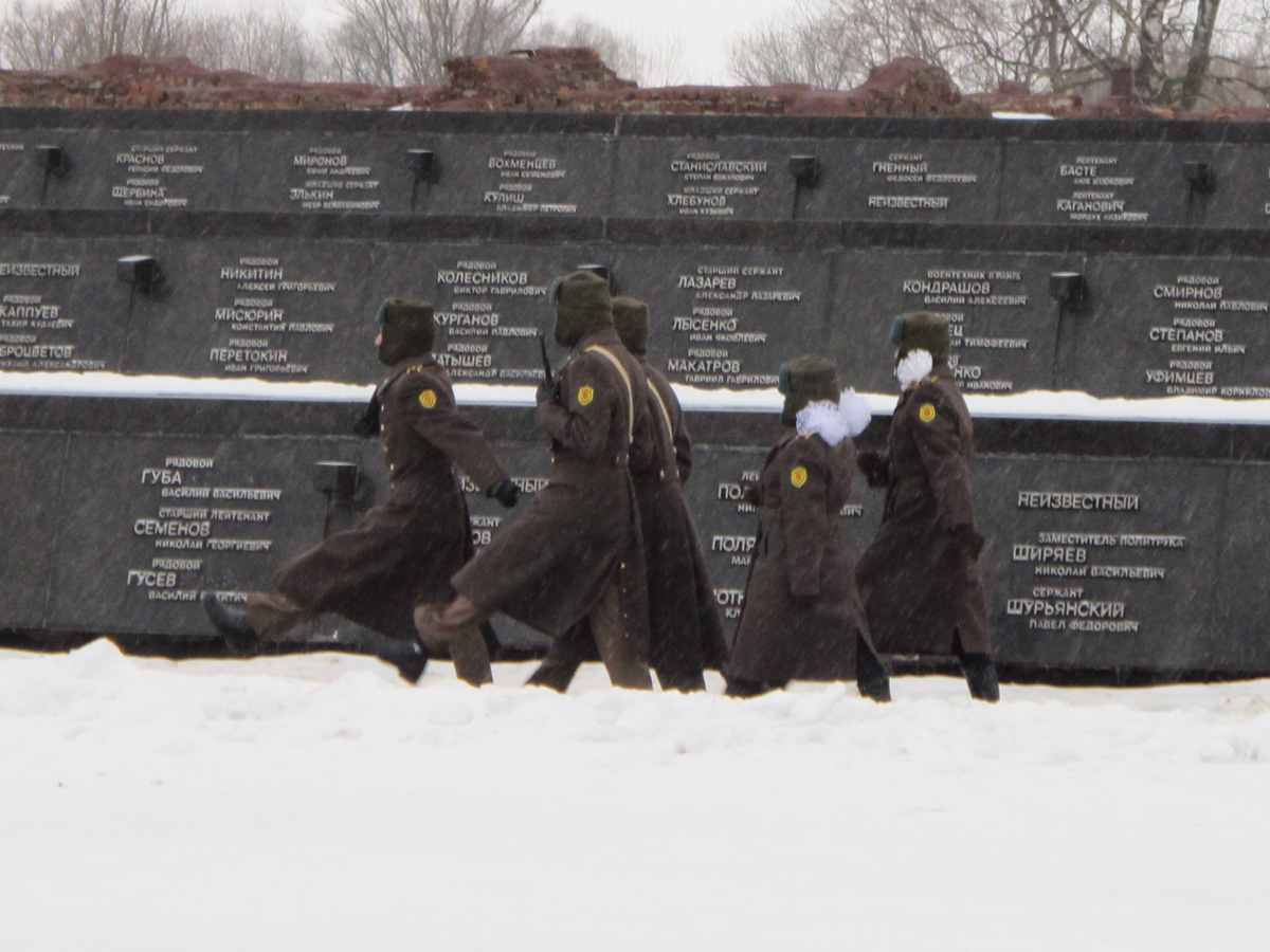 Brest, Local teenage honour guard