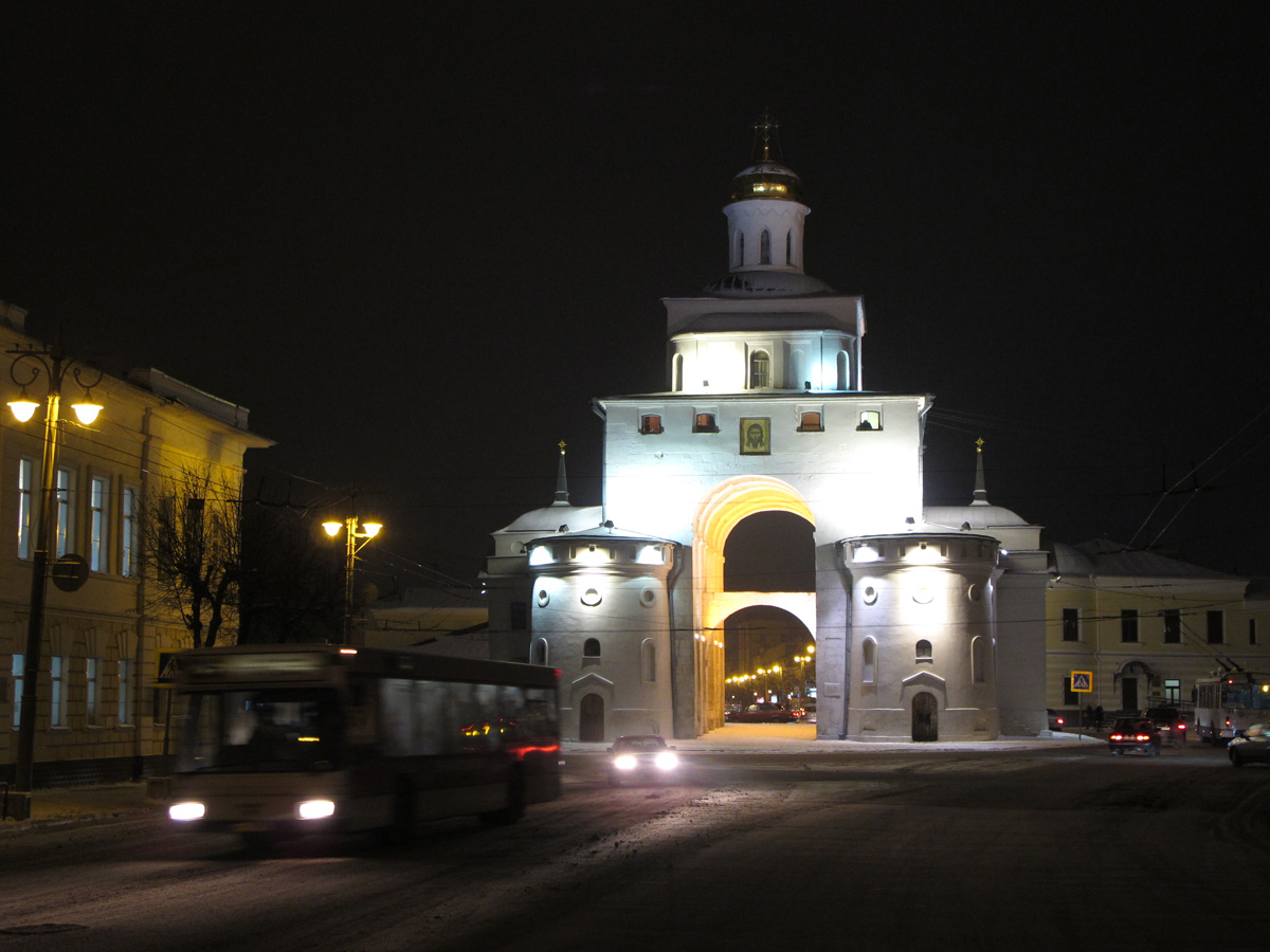 Vladimir, The Golden gate Plus onrushing traffic