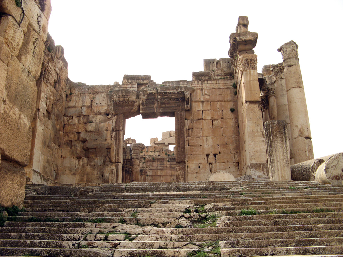 Baalbek, Bacchus: Entrance