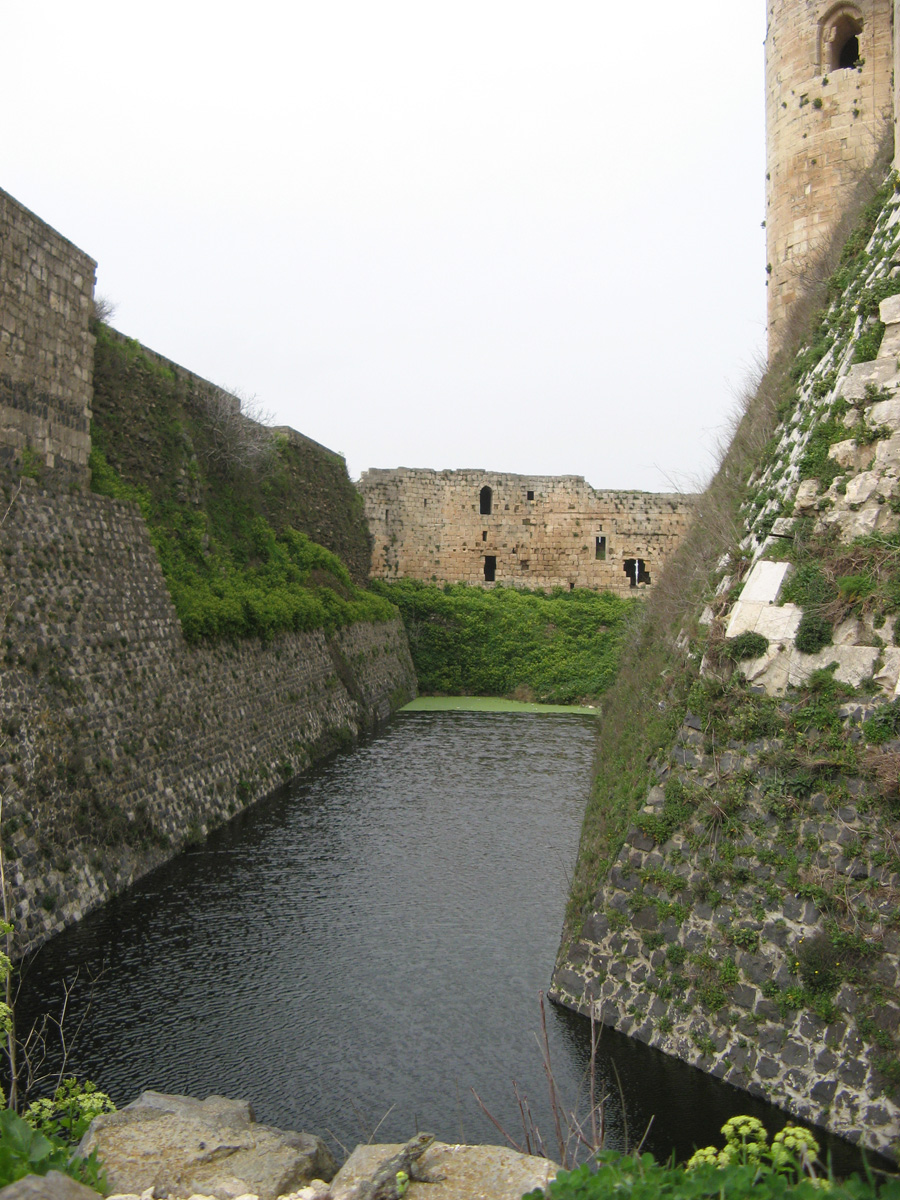 Krak de Chevaliers, Moat