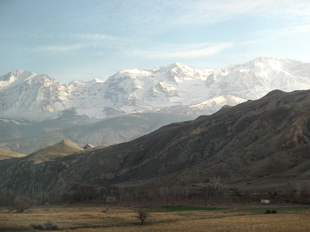 Ankara, Sudden wall of the Taurus Mountains