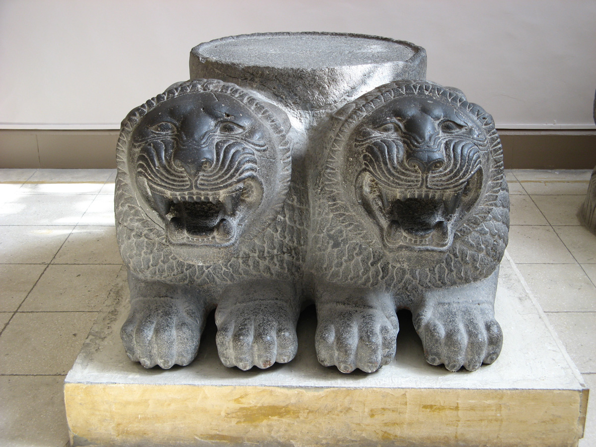 Antioch, Antakya Museum: Hittite (?) Lions as pillar base
