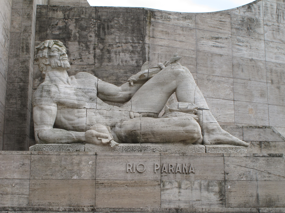 Rosario, Rio Parana, as laid-back God