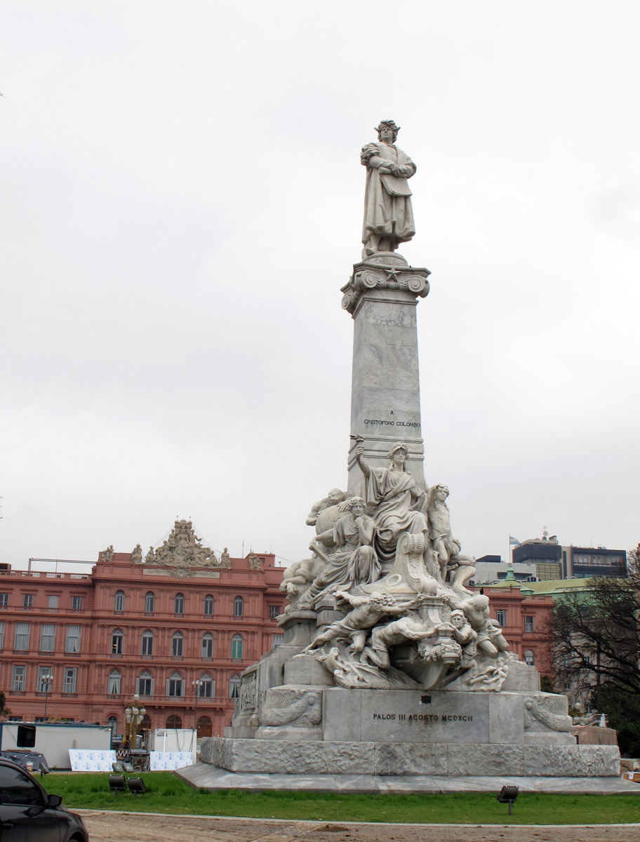 Buenos Aires, Columbus In front of Presidential Palace