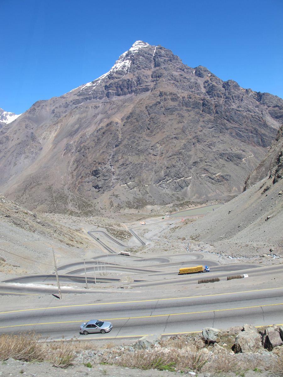 Andes, Long winding road up the pass.
