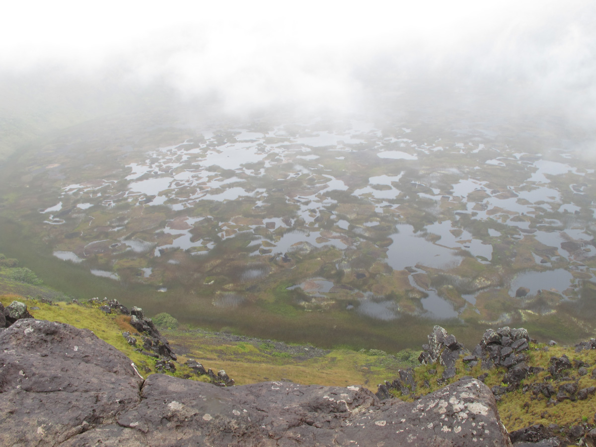 Rano Kau, Misty volcano lagoon