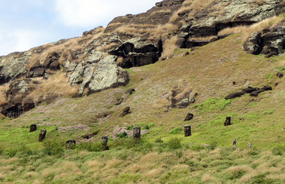 Rano Raraku, Insider the crater. Rano Raraku