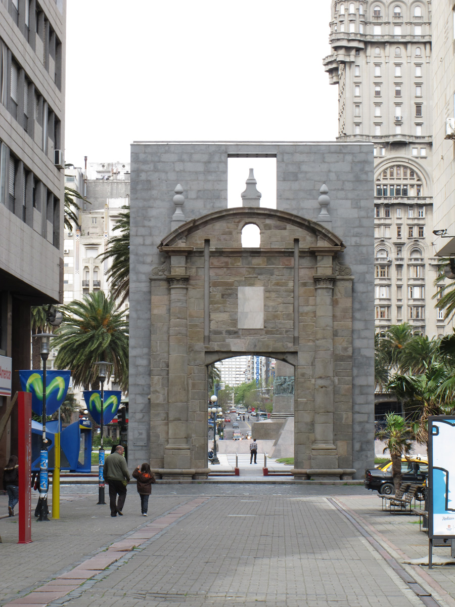 Montevideo, Old Citadel Arch (in new frame)