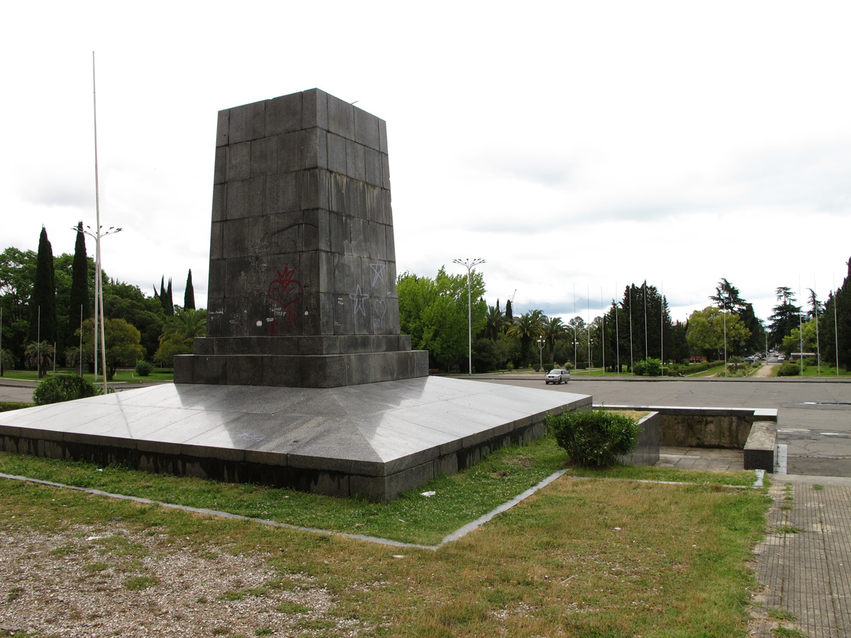 Sukhumi, The Empty Plinth