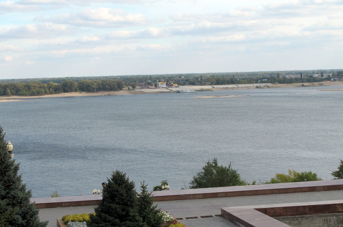 Volgograd, Across the mighty Volga