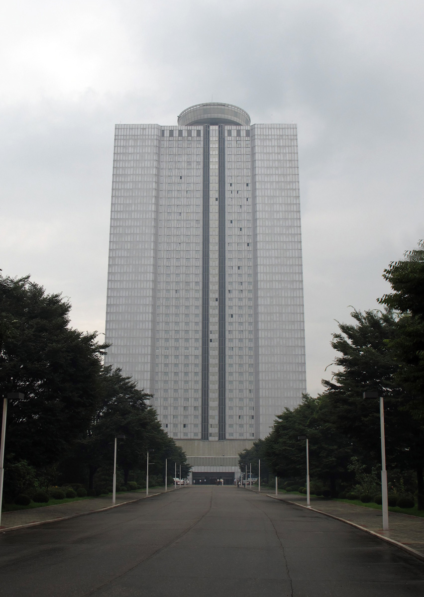 Pyongyang, Yanggakdo Hotel
