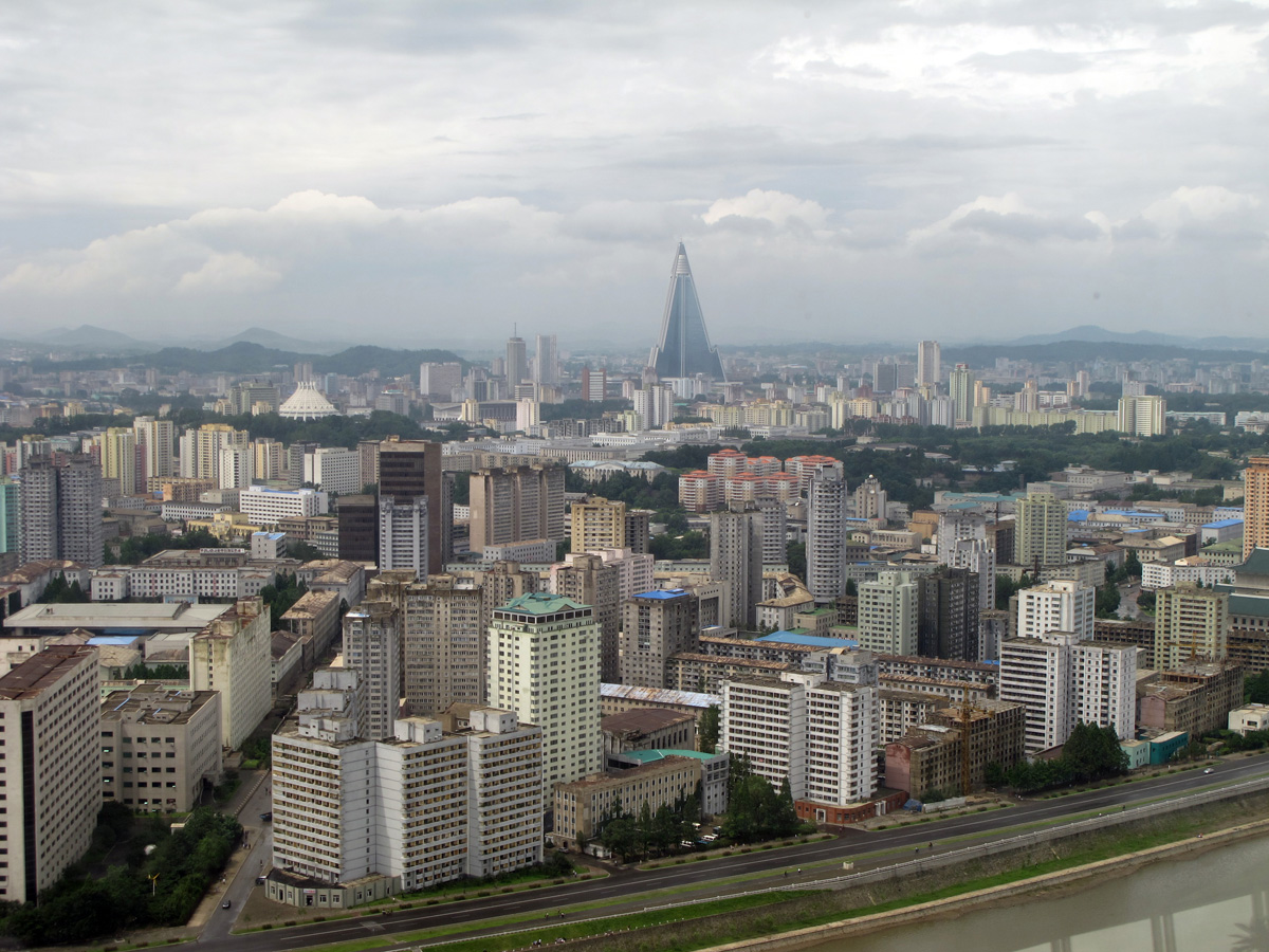 Pyongyang, Pyongyang (The roads are not crowded.)