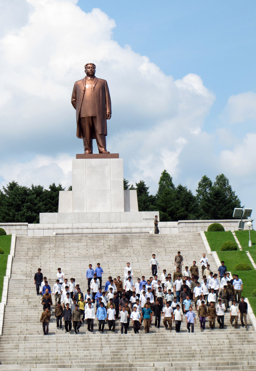Kaesong, KIm Il Sung + Acolyes