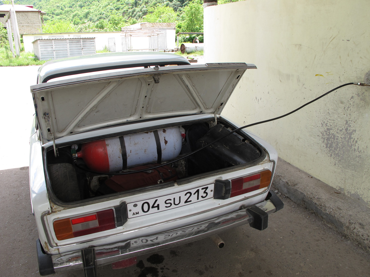 Goris, Refuelling natural gas Lada.
