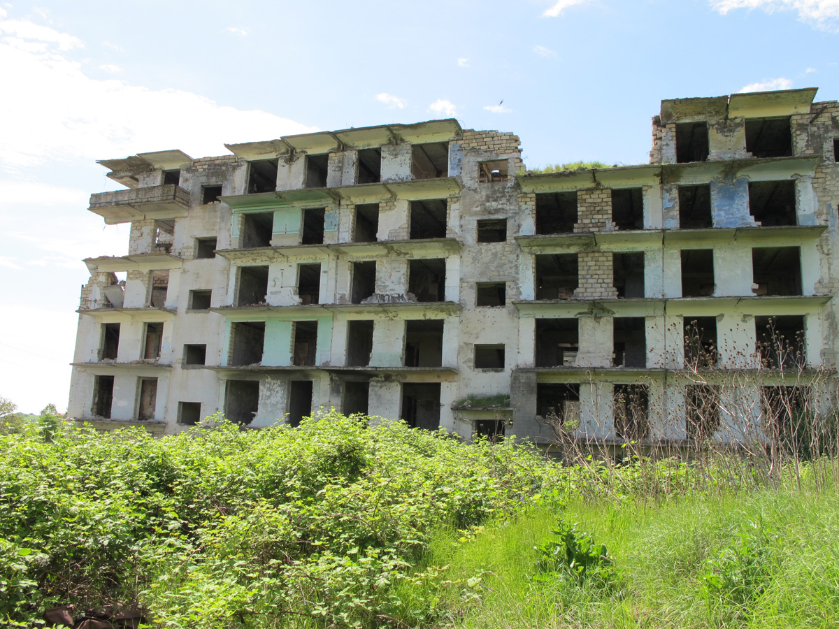 Shushi, Abandoned apartment block