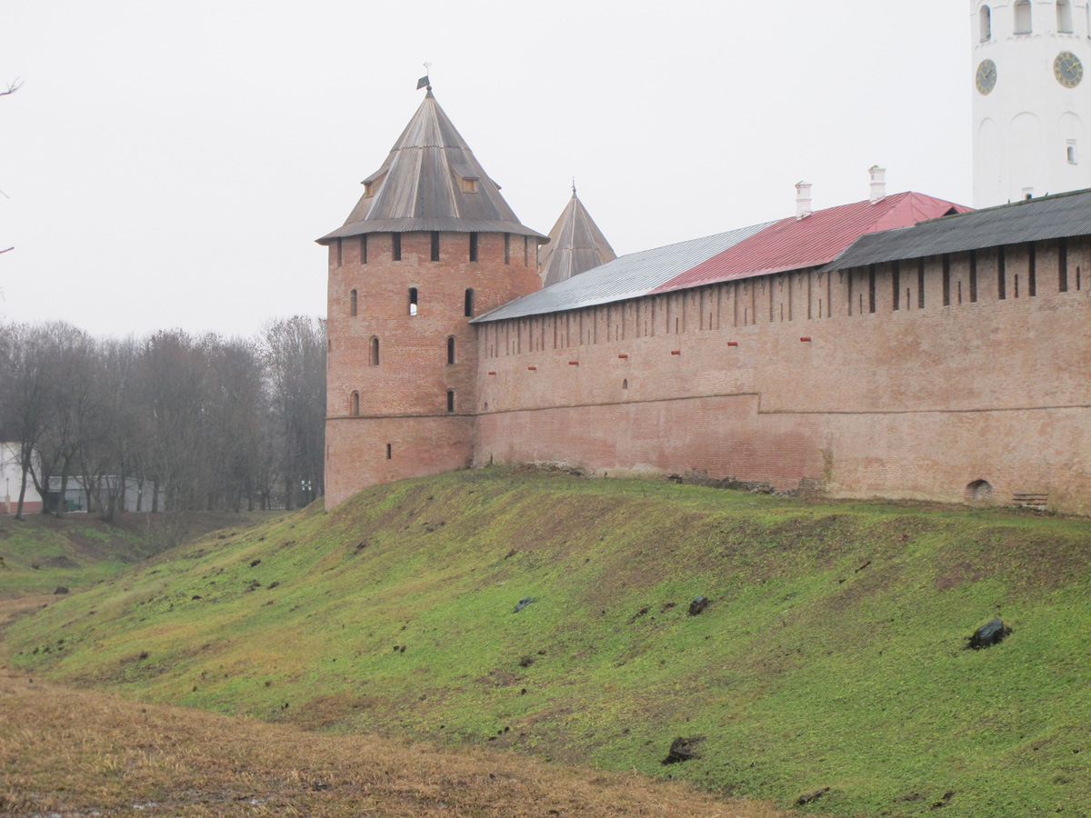 Veliky Novgorod, Kremlin walls
