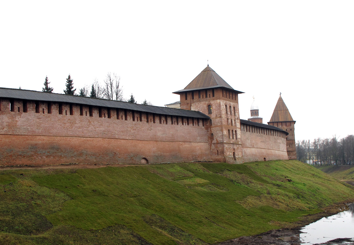 Veliky Novgorod, Kremlin walls