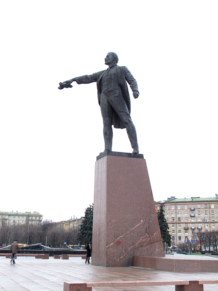St Petersburg, Lenin at Moskovskaya Ploschad