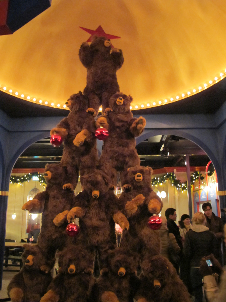 Copenhagen, Dancing, swaying bears