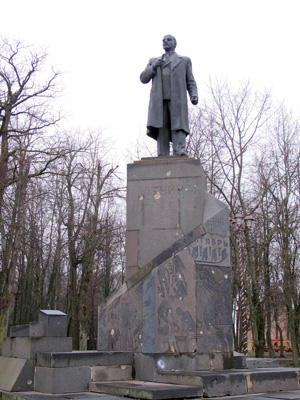 Lenin on a slightly battered plinth, Veliky Novgorod, 2011 North Europe