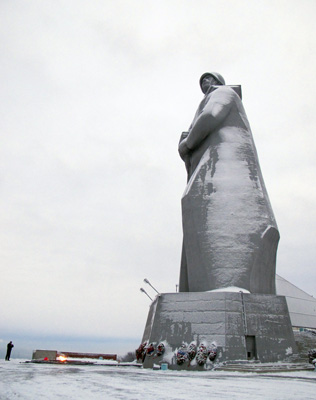 "Alyosha" and Eternal Flame, Murmansk, 2011 North Europe