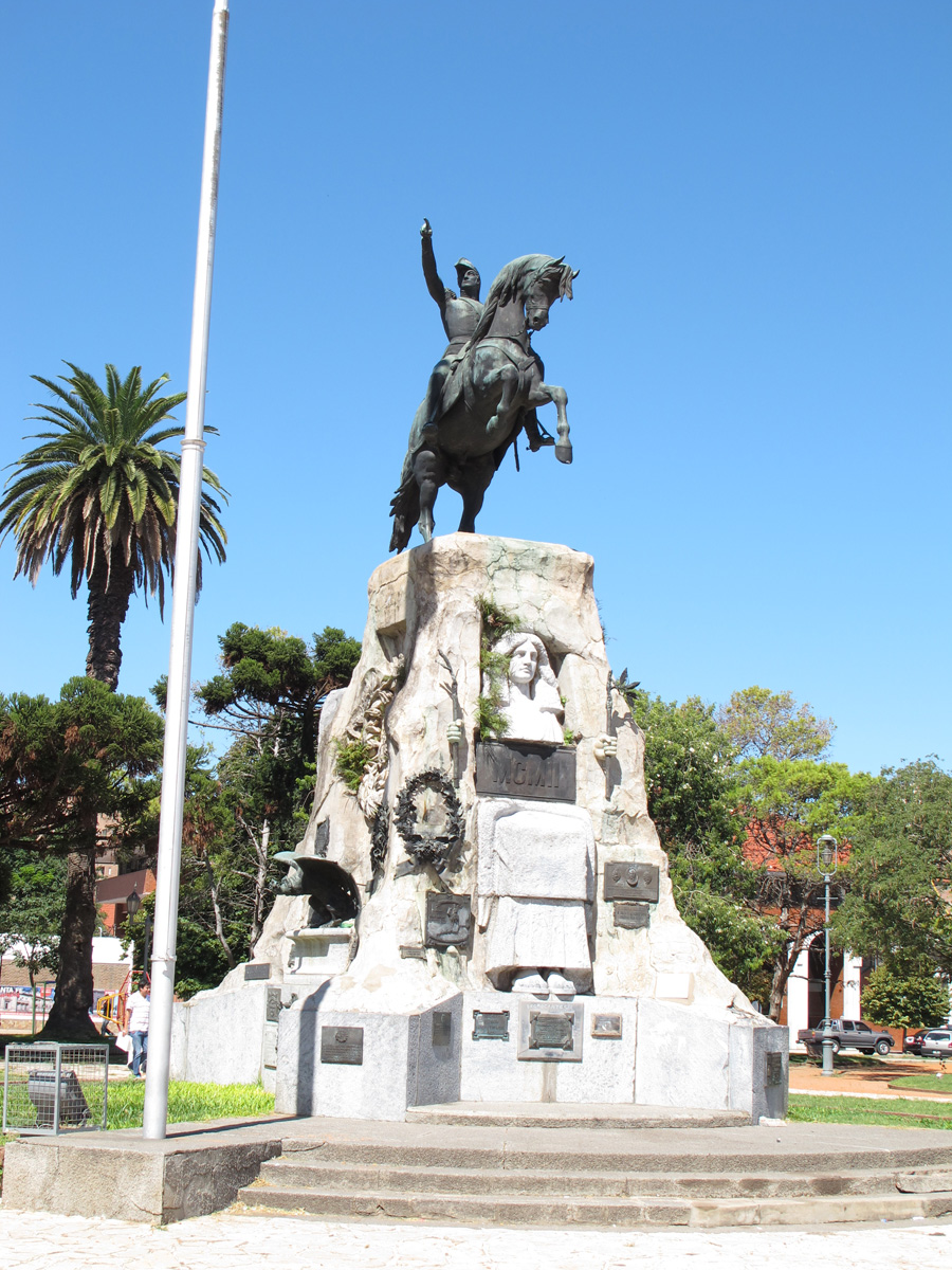 Santa Fe, San Martin points the way