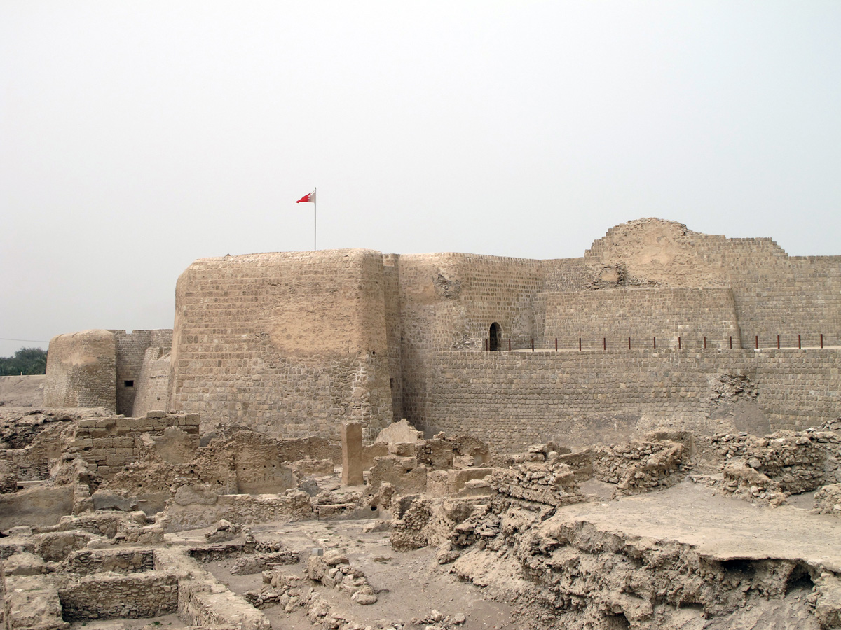 Bahrain, Bahrain Fort With excavations of ancient city.