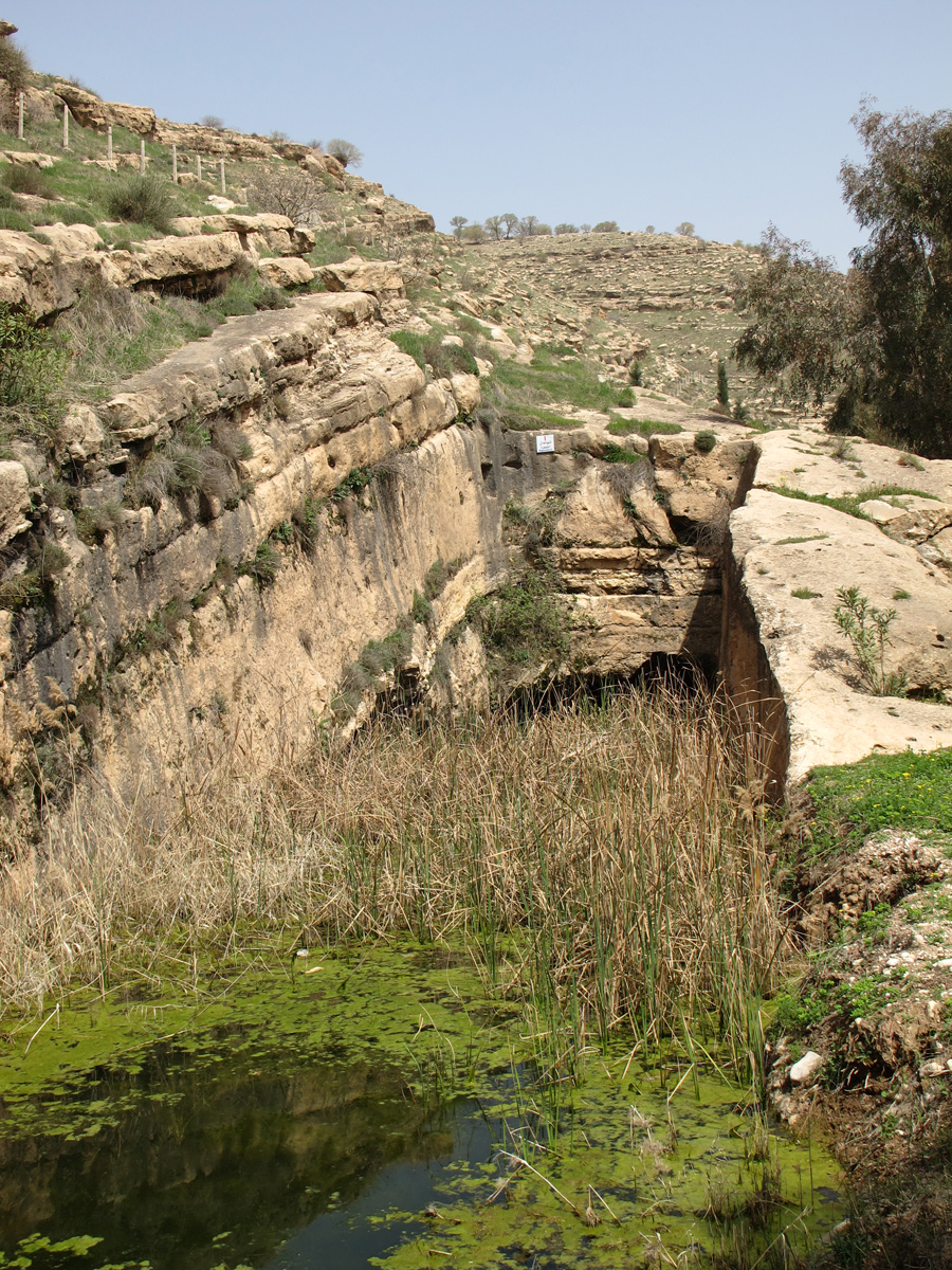 Khanis, Rock cut irrigation channel
