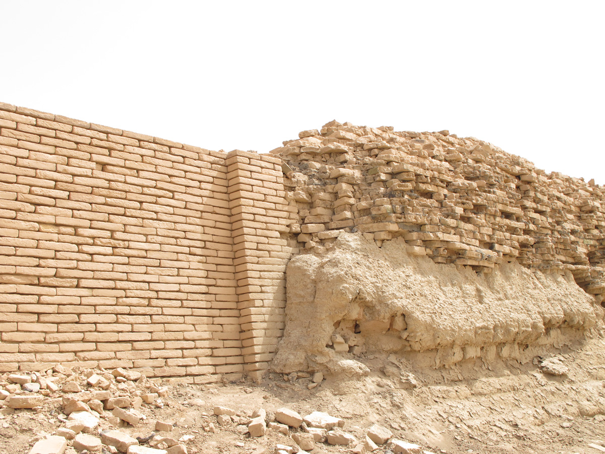 Ur, Ziggurat: Restored & original bricks