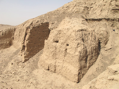 Brick wall "from Gilgamesh period", Uruk, Mesopotamia 2012