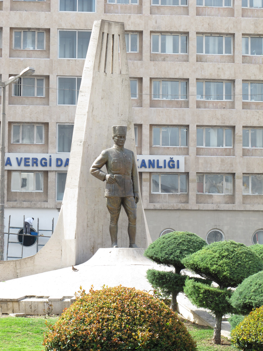 Adana, Ataturk at Adana