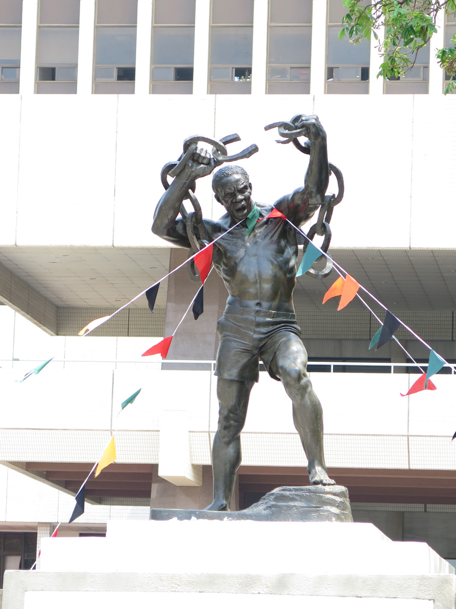 Lusaka, Freedom Statue