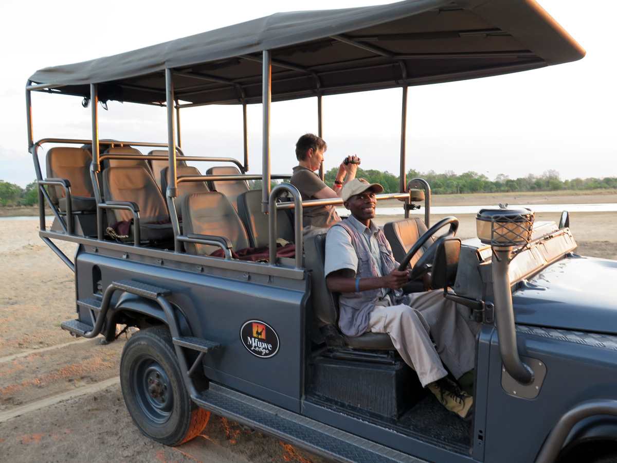 South Luangwa, Onecious (guide) + Catherine (guest)