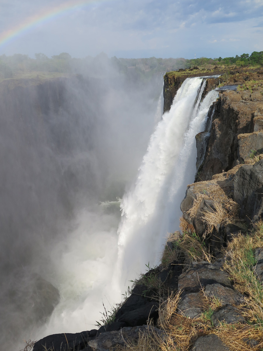 Livingstone Island, Side view of main falls