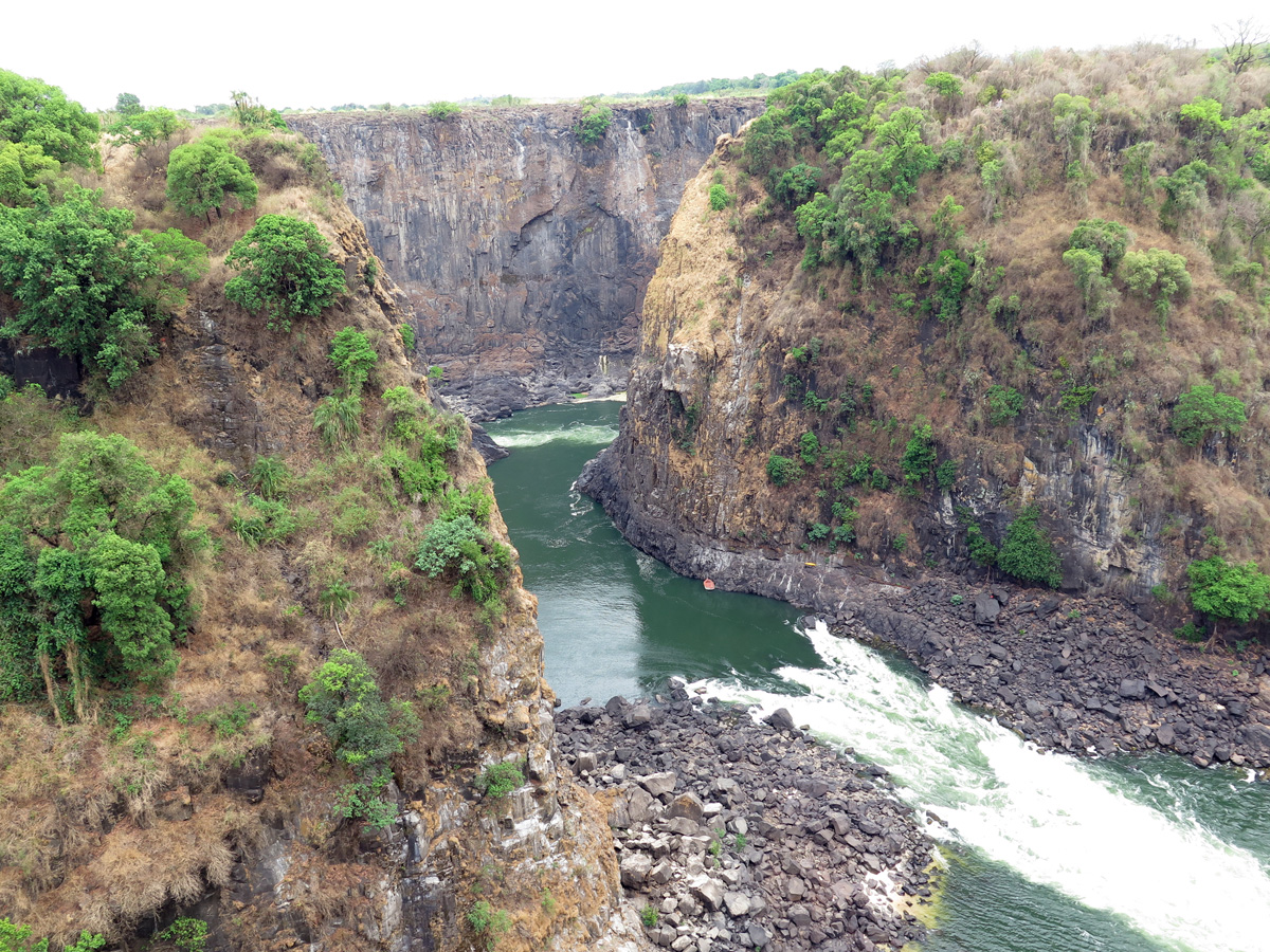 Main Zambia side, View from bridge (???)