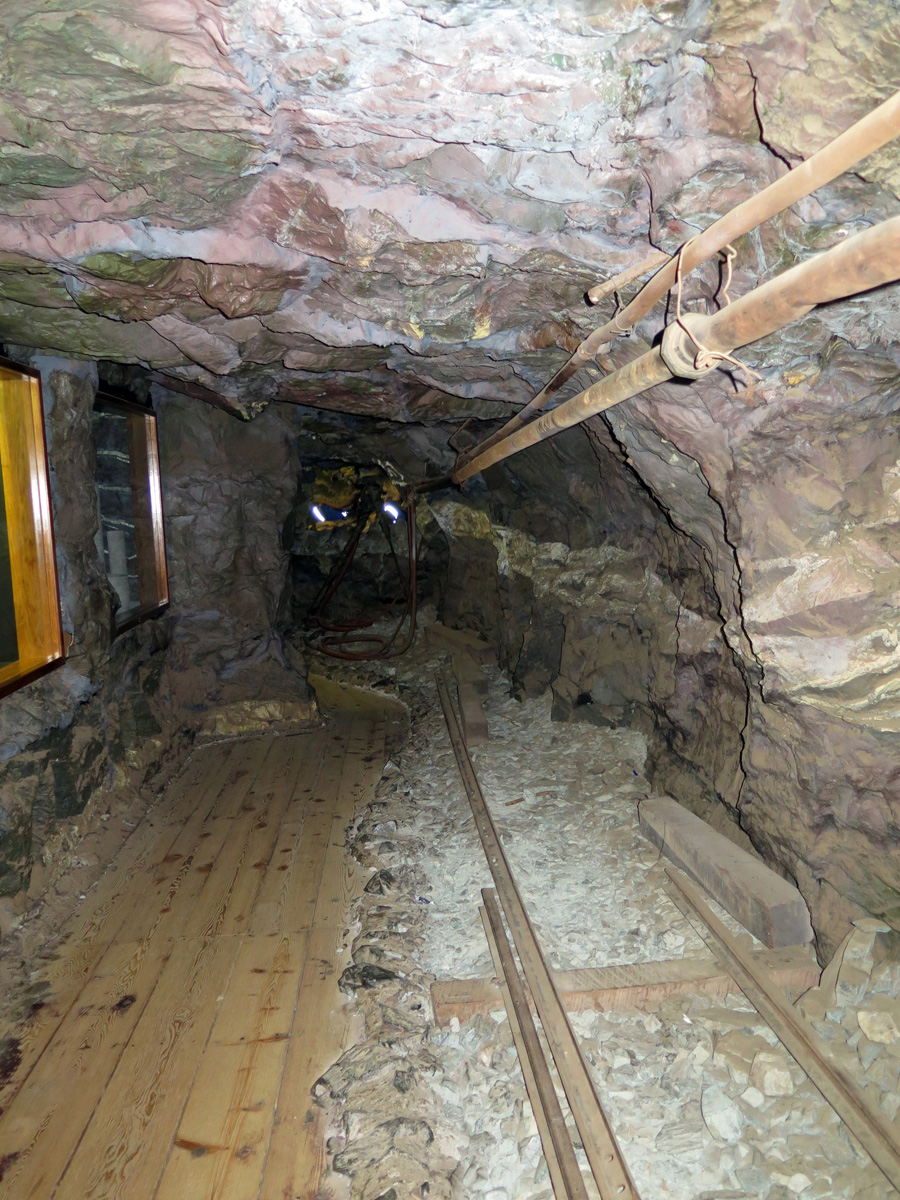 Bulawayo, Mock mine gallery.
