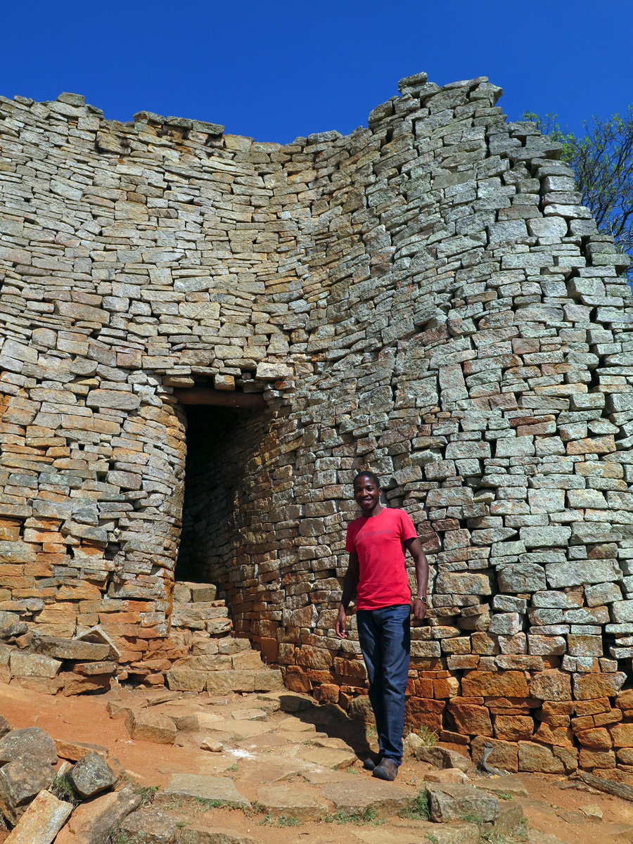 Hilltop Complex, Guide at Hill Complex gateway