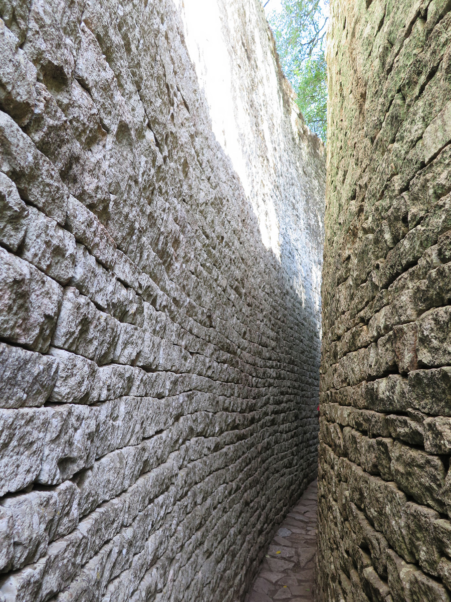 Great Enclosure, Parallel Passage