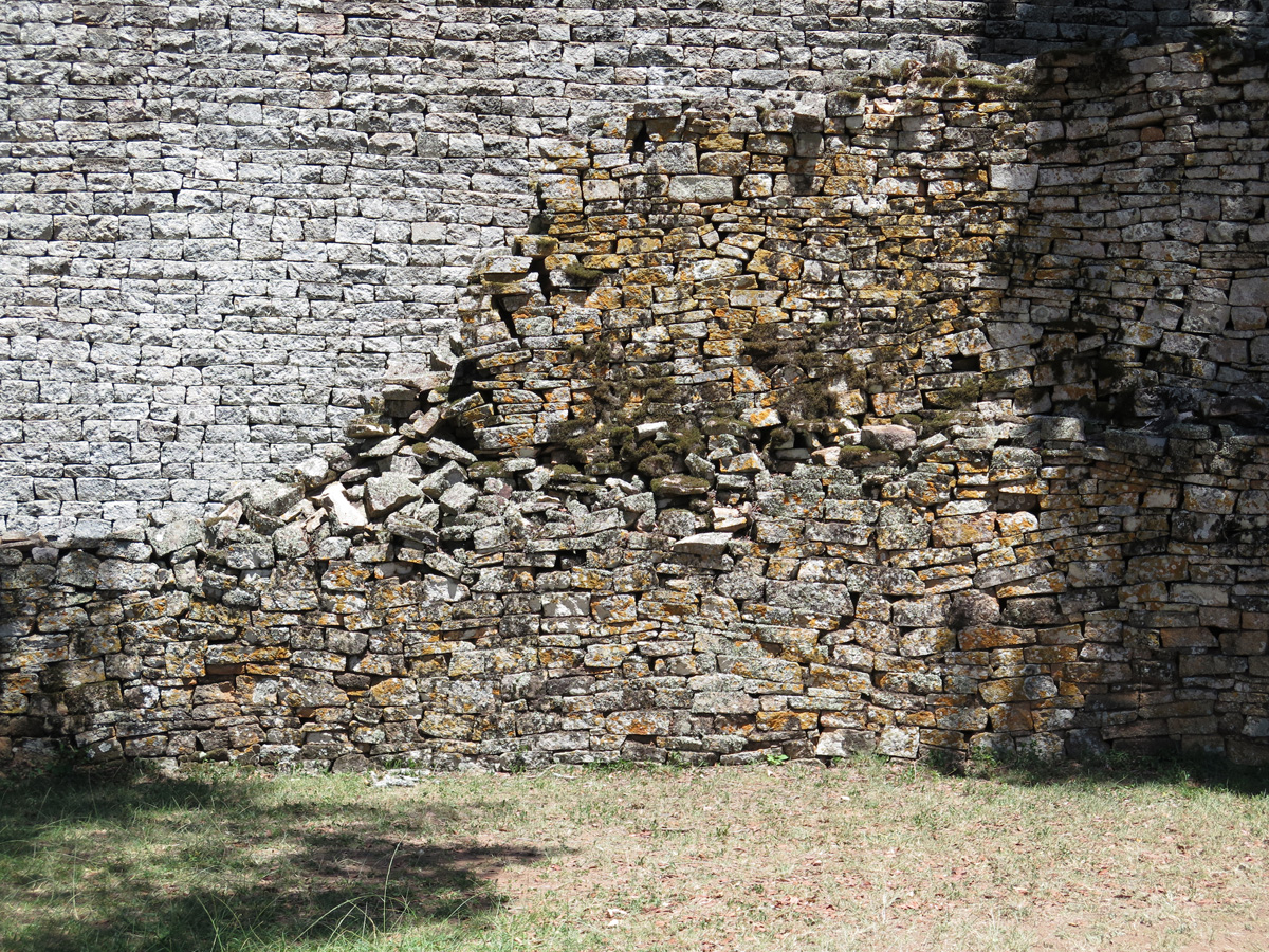 Great Enclosure, Older (front) and newer (back) walls.