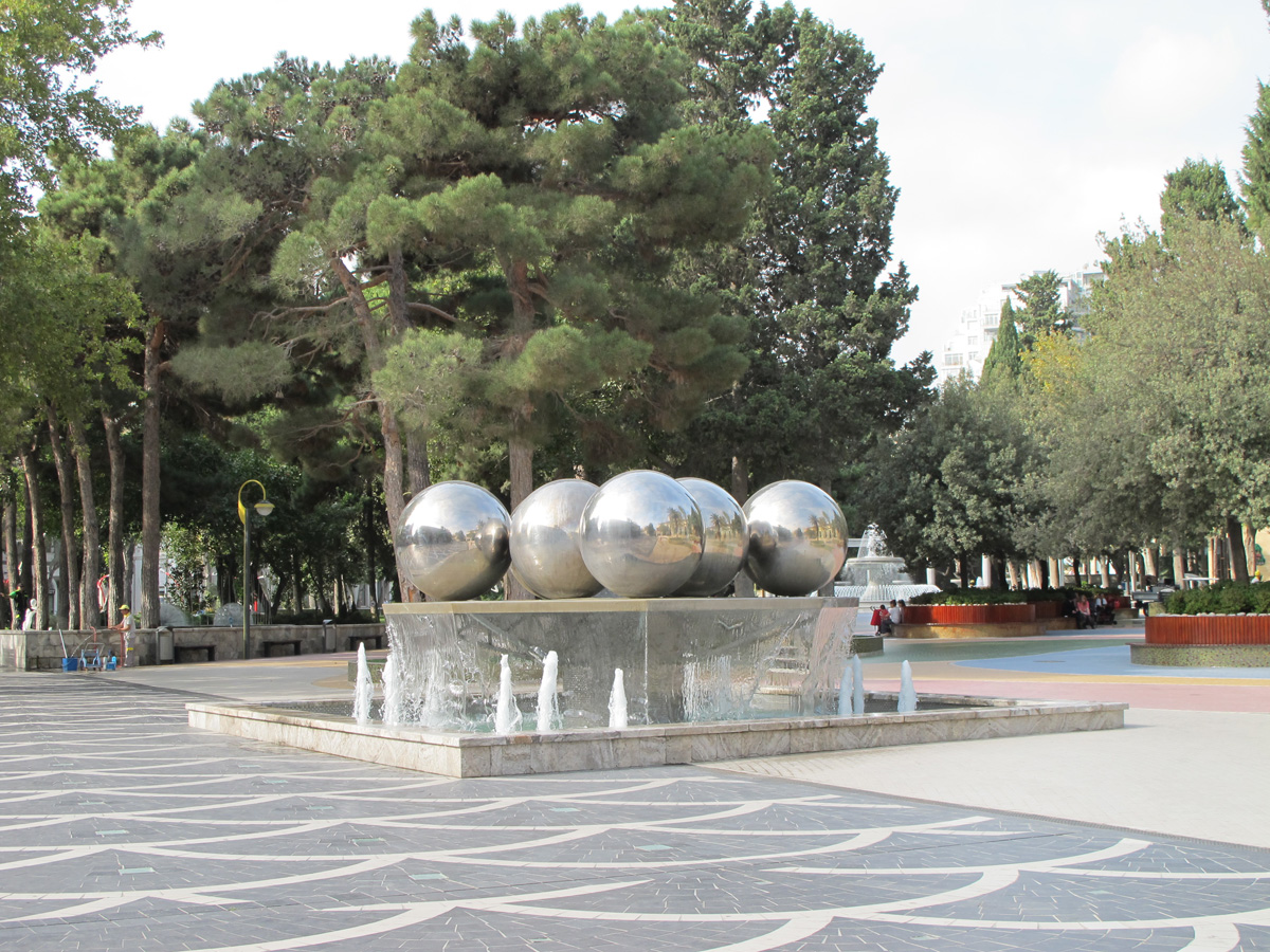 Baku, Fountain Square II
