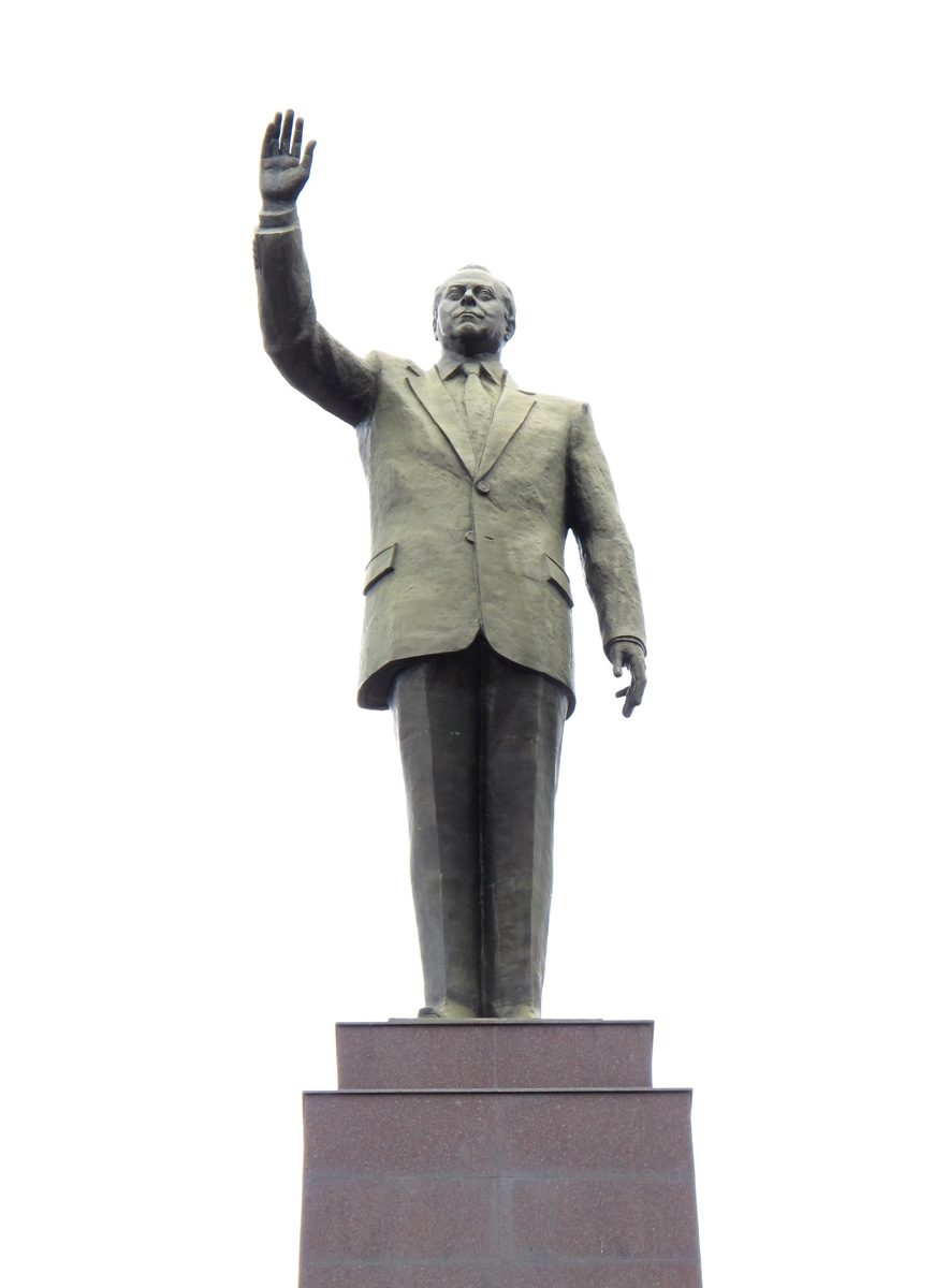 Balakan, Heydar Aliyev statue