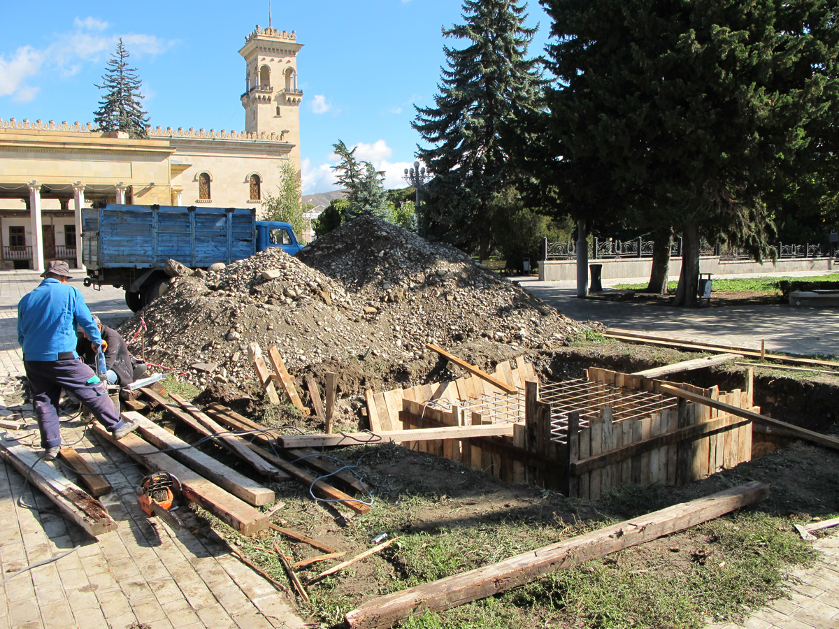Stalin Museum, New plinth for old Stalin statue