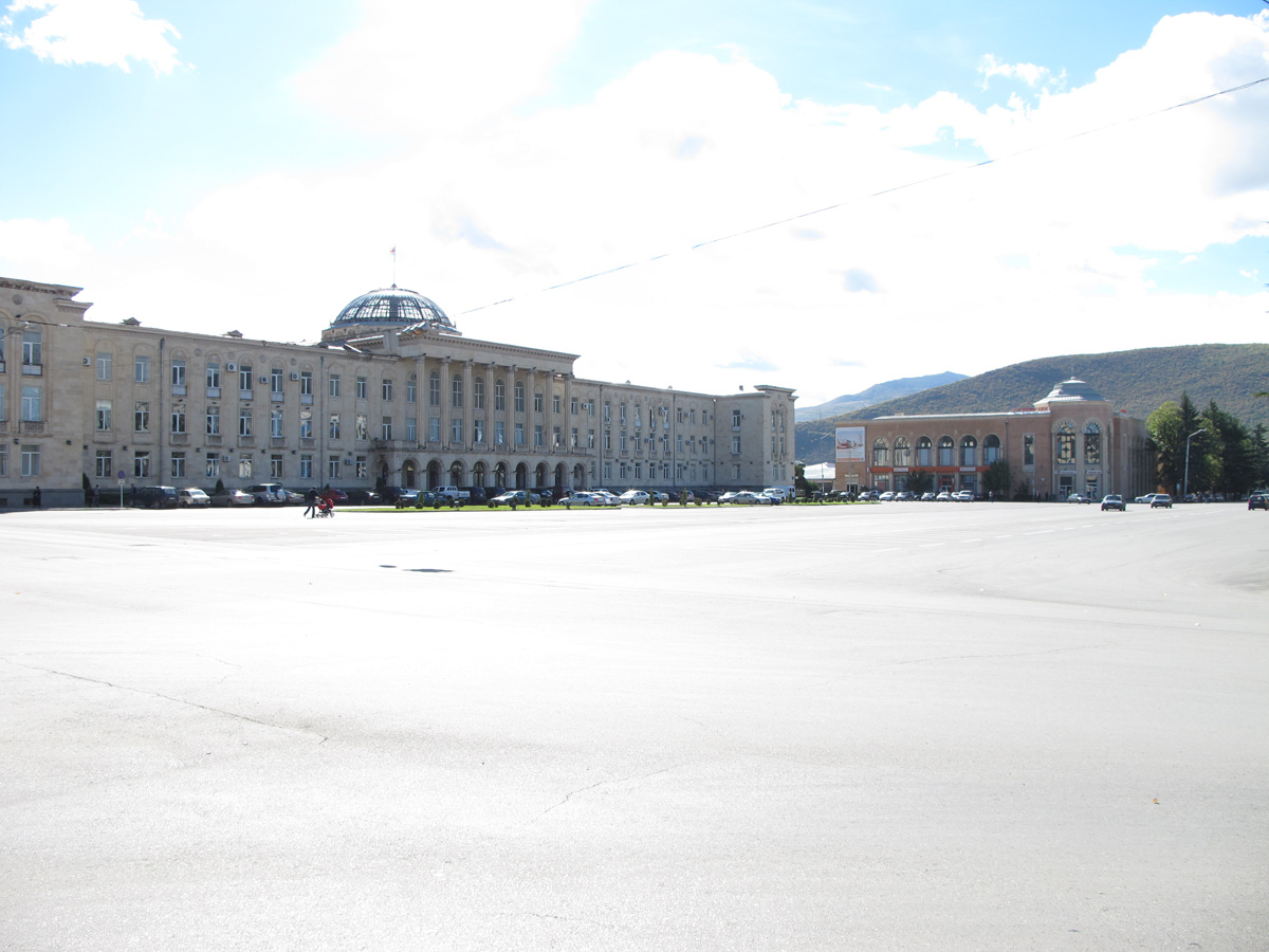 Gori, Gori Town Square.  Missing a certain statue.