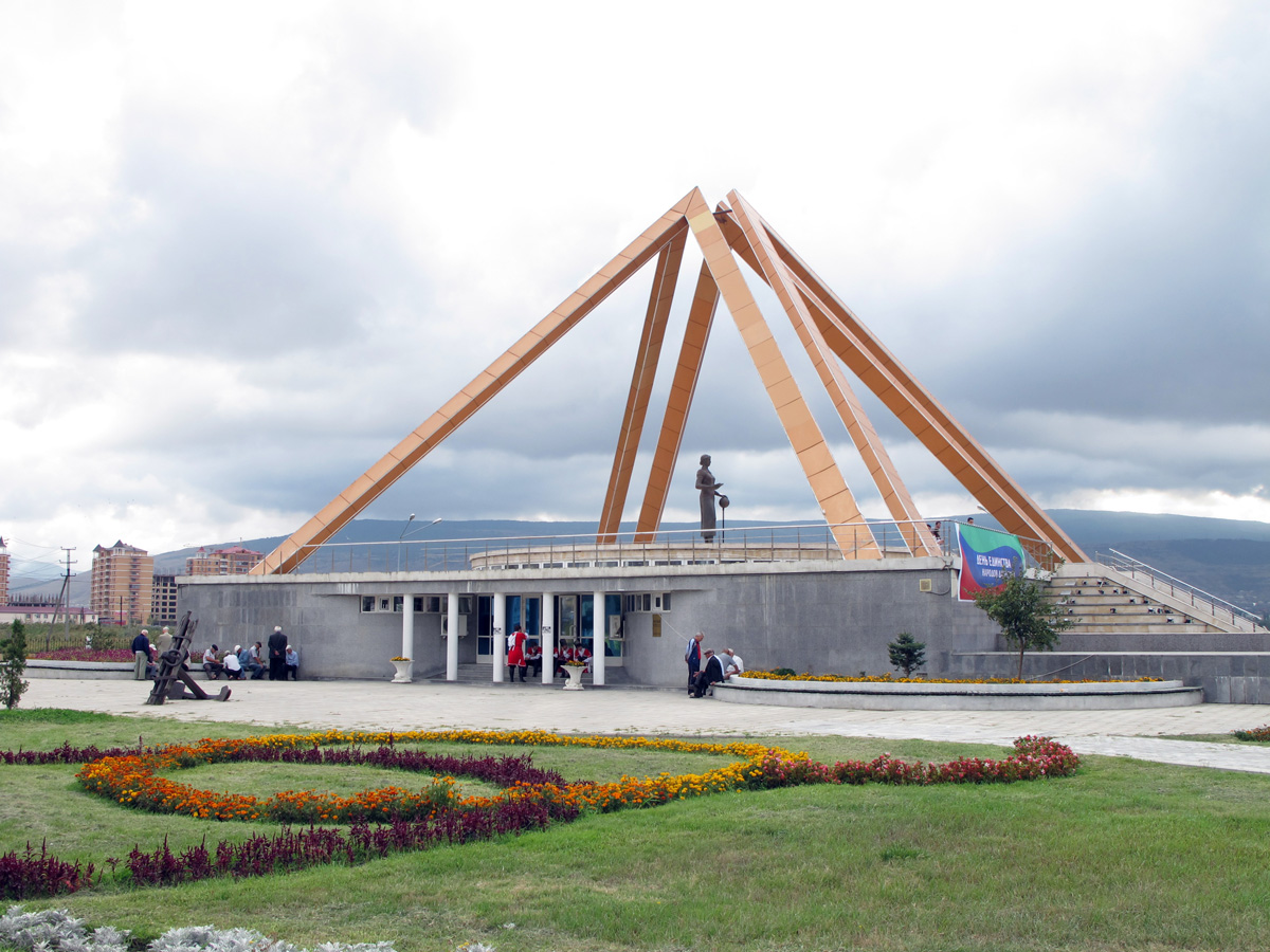 Makhachkala, "Teacher" Monument